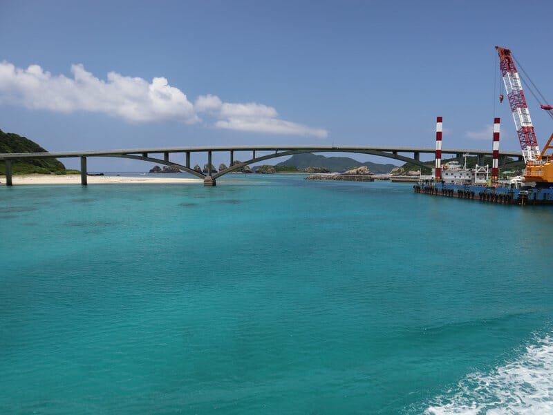 The bridge linking Aka and Geruma islands