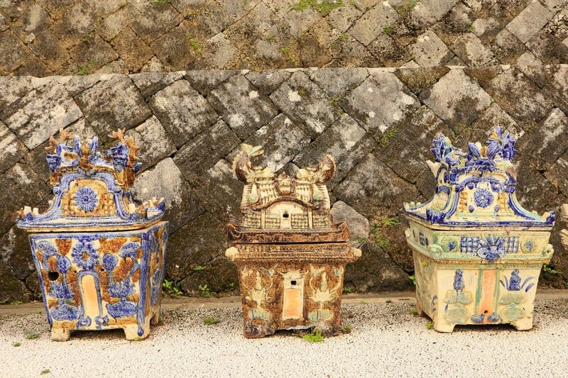 Decorative urns