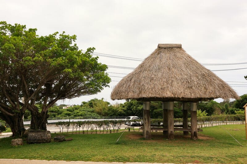 Thatched roof structure